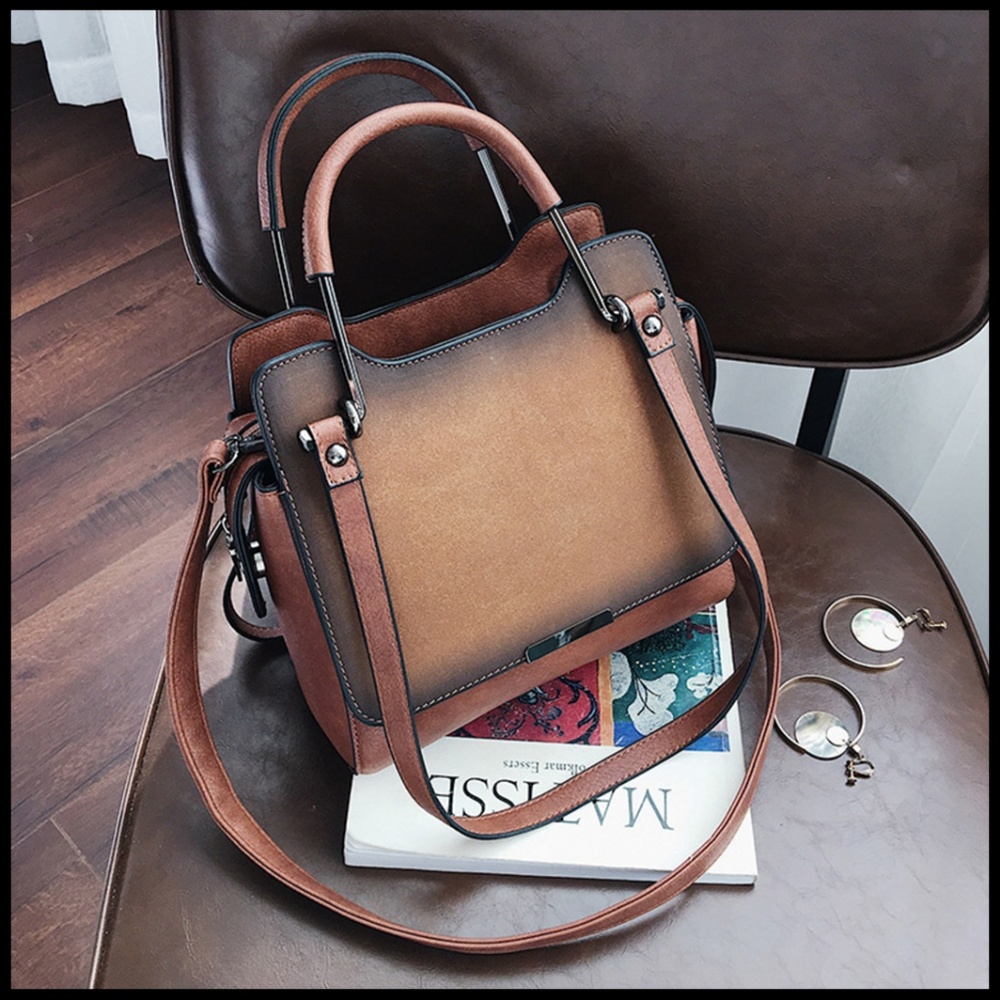 #NEW BERLIN Handbag A - Picture 3 of 6